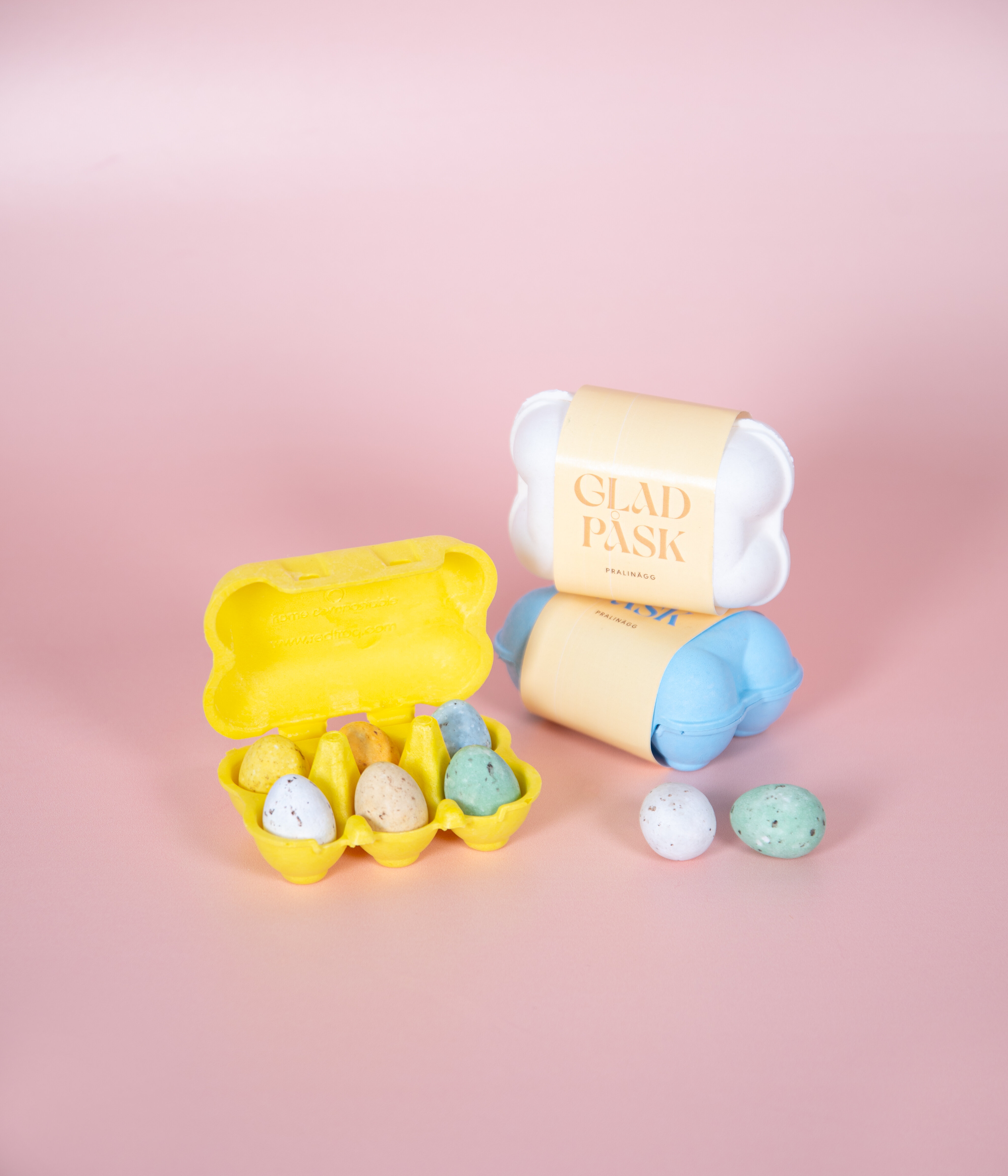 Påskelys i gule og rosa farger