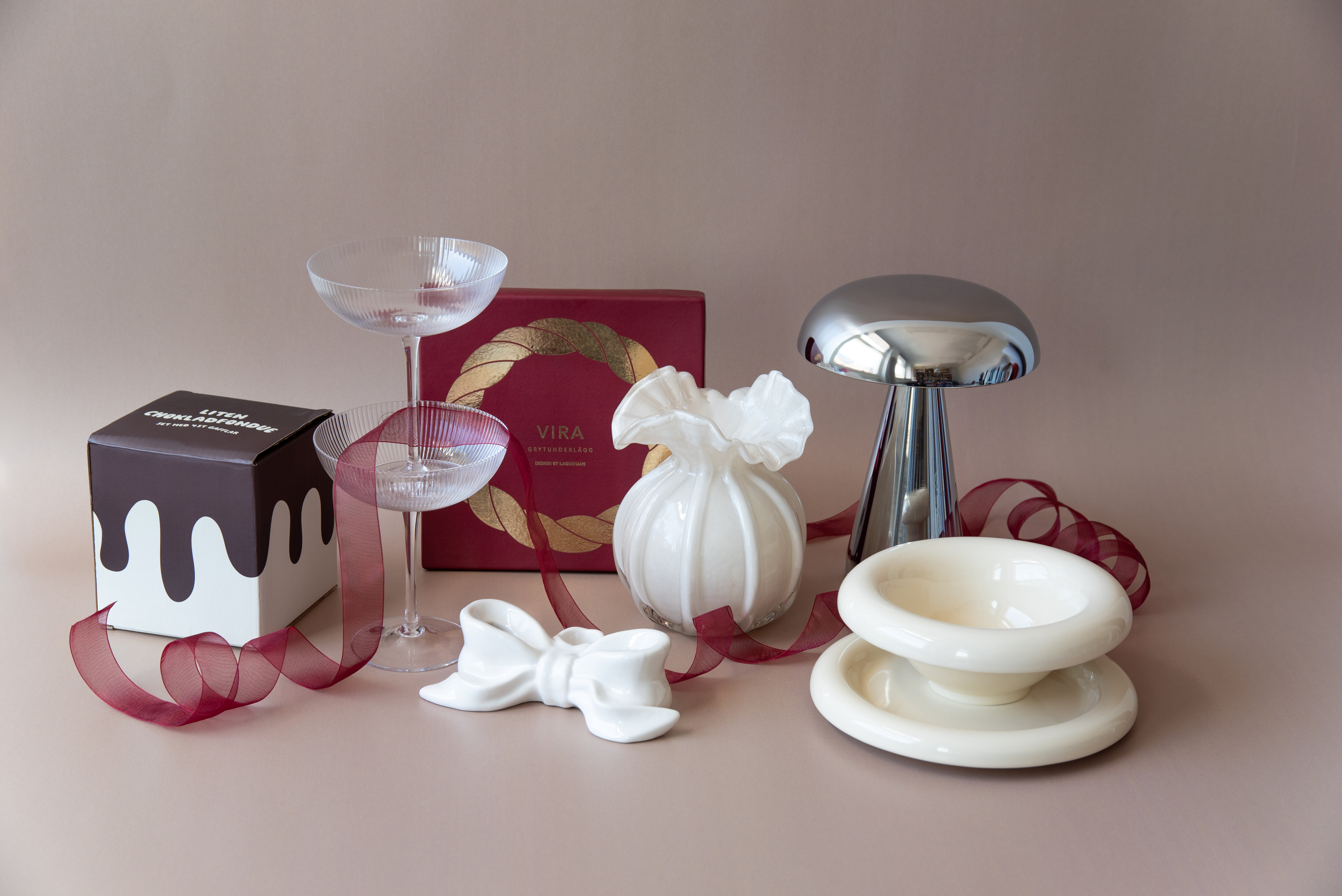 Juliga gåvoförslag med glas, keramik och dekorationer.