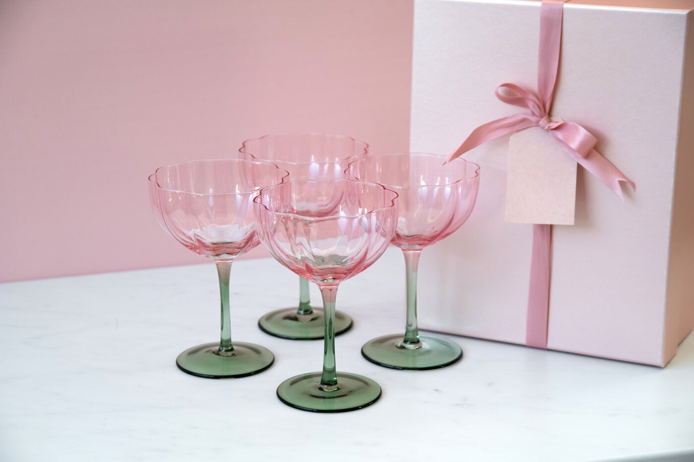 Gavetips med champagneglass og gaveeske